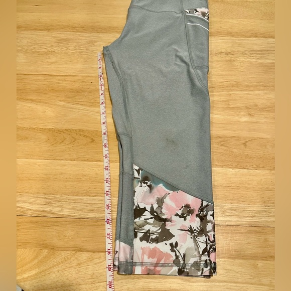 5/$20 RBX cropped leggings, plus size 1x floral print detail with pockets - Picture 8 of 9